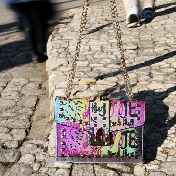 Graffiti Chain Shoulder Or Crossbody Bag - Picture 5 of 6